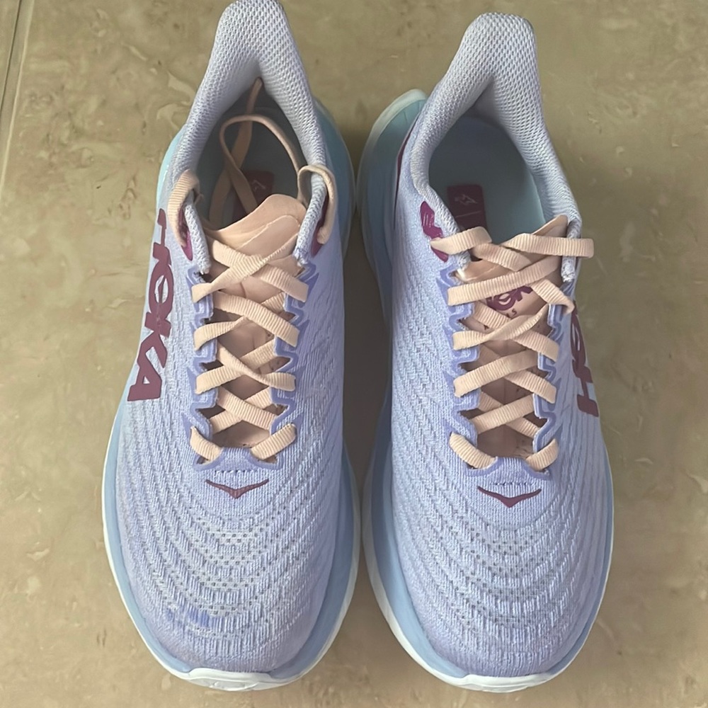 Women’s Hoka Mach 5  Size 5 1/5, Excellent condition; minimal wear